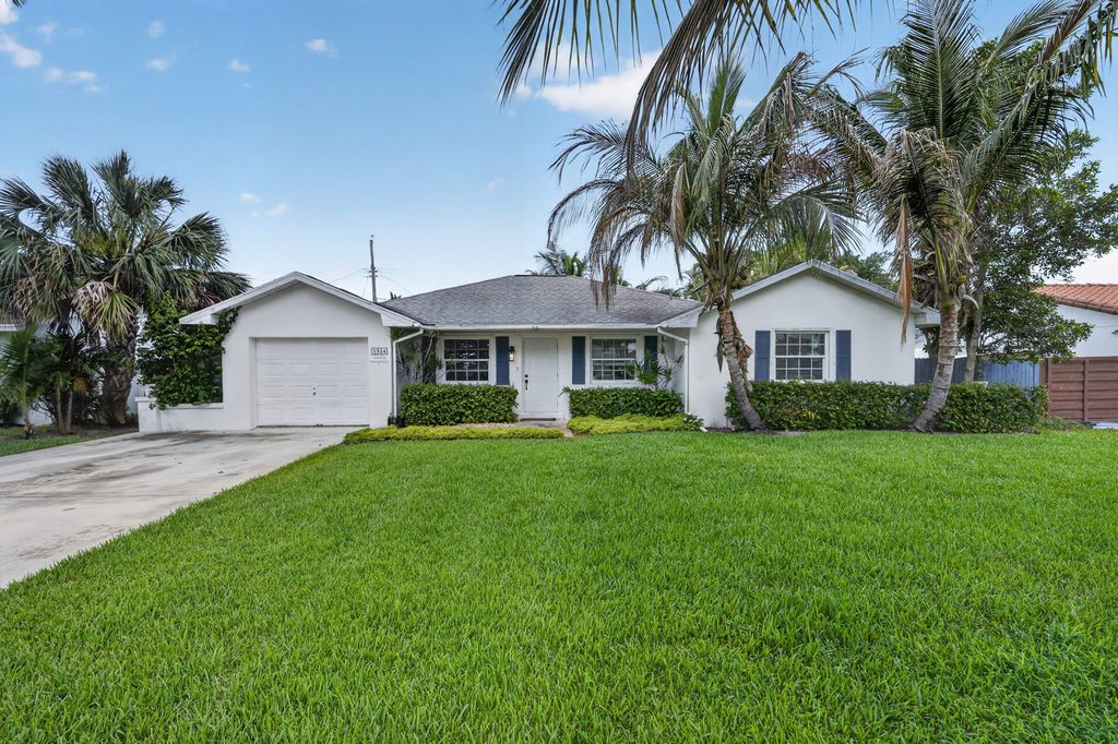 1524 Lance Rd home in Jupiter in the Pines, Jupiter FL