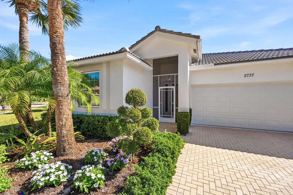 2737 Clipper Cir home in Baywinds 55+ community, West Palm Beach FL